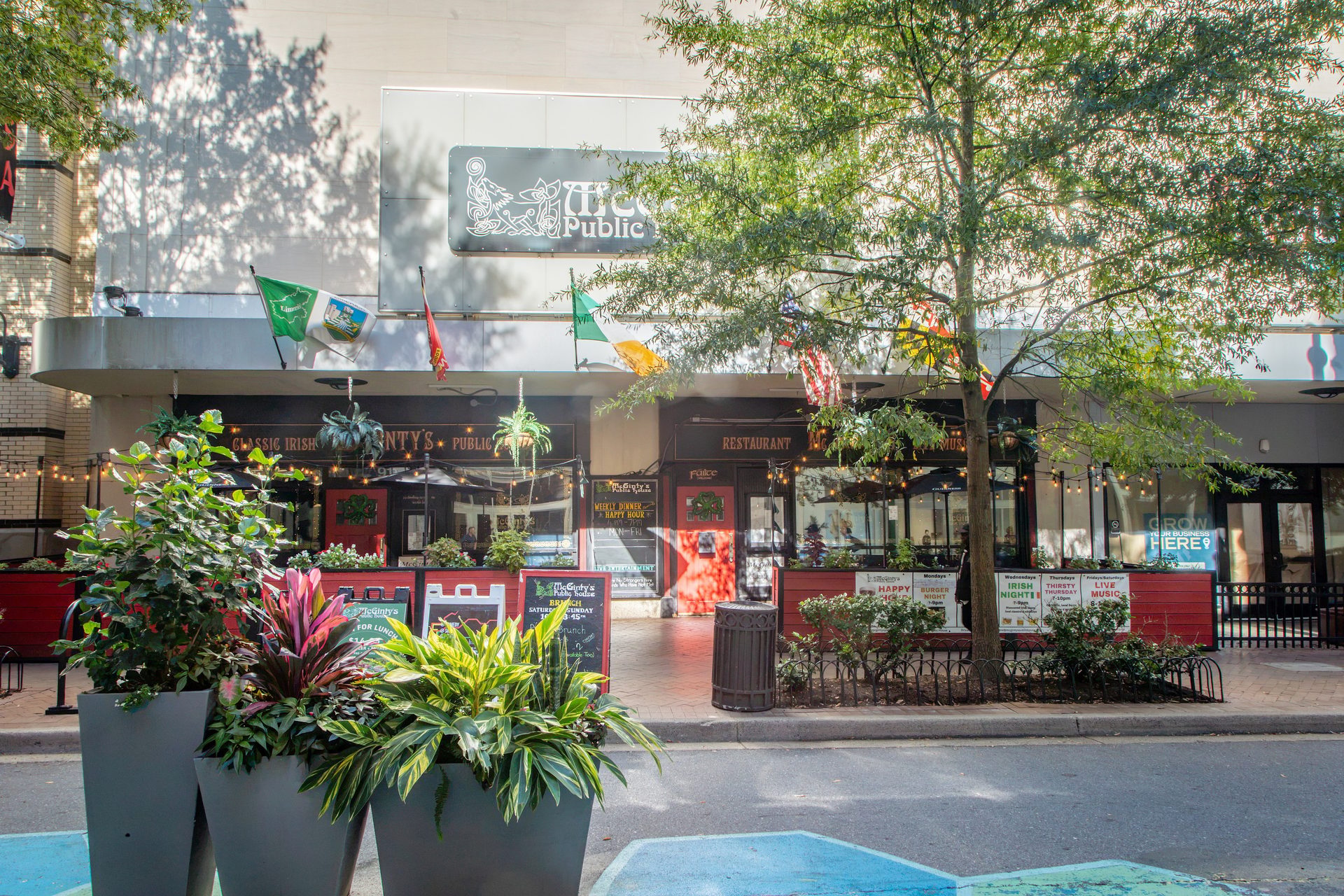 The Entire Pub & Restaurant - Private